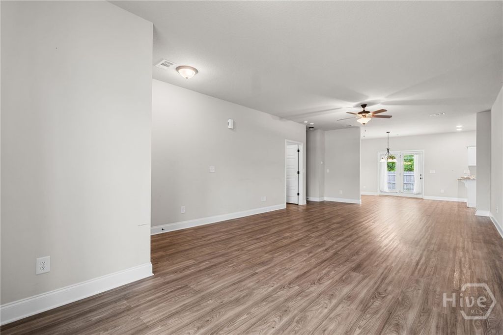 Image 5 of property listing at 211 Crosswinds Drive, Rincon, GA 31326
