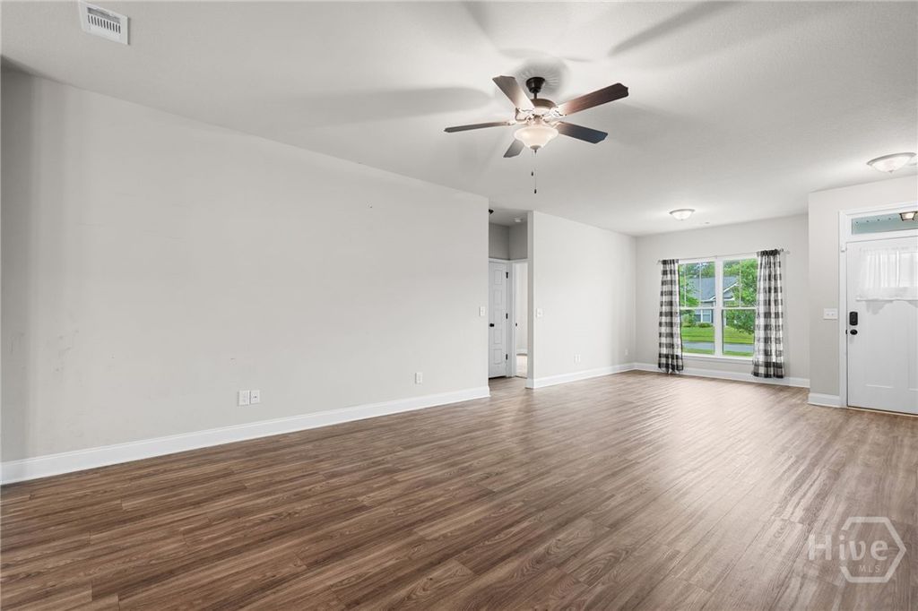 Image 7 of property listing at 211 Crosswinds Drive, Rincon, GA 31326