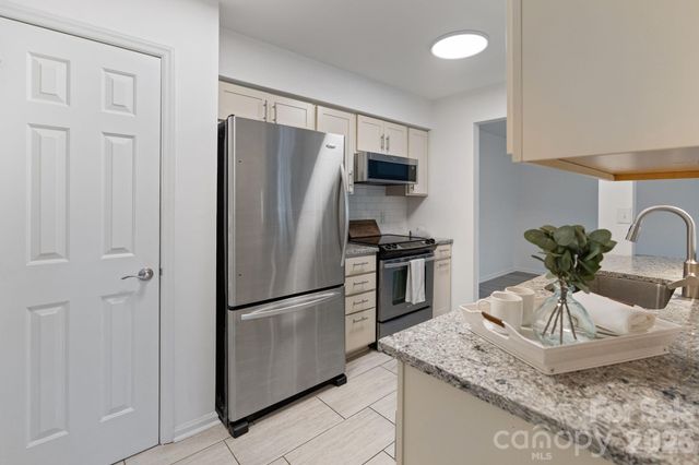 3505 Colony Crossing Drive, Charlotte, NC 28210