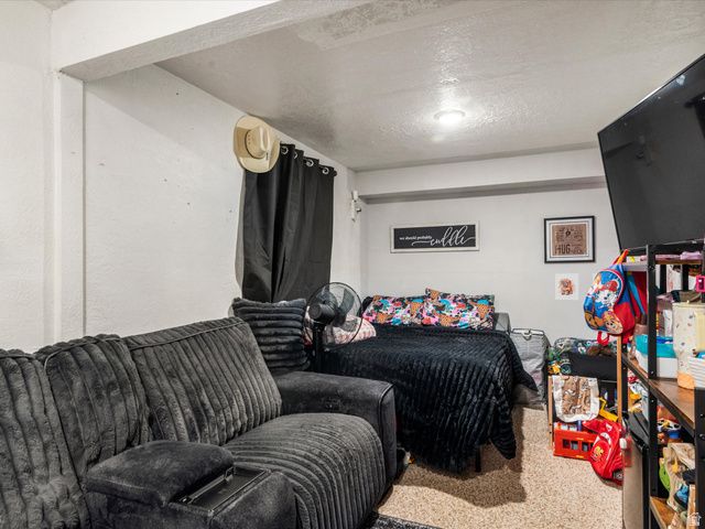 5495 MIDLAND DR, Roy, UT 84067
