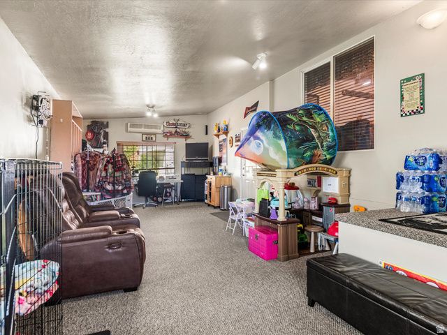 5495 MIDLAND DR, Roy, UT 84067