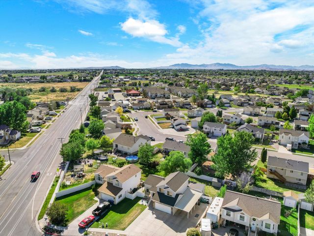 5495 MIDLAND DR, Roy, UT 84067