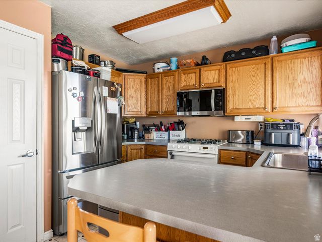 5495 MIDLAND DR, Roy, UT 84067