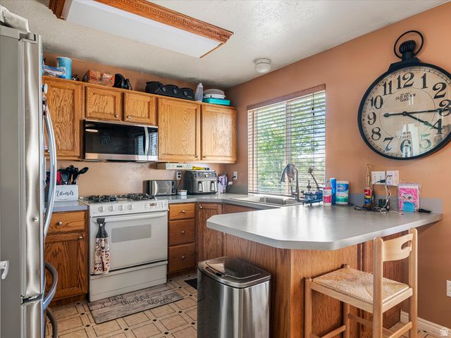 5495 MIDLAND DR, Roy, UT 84067