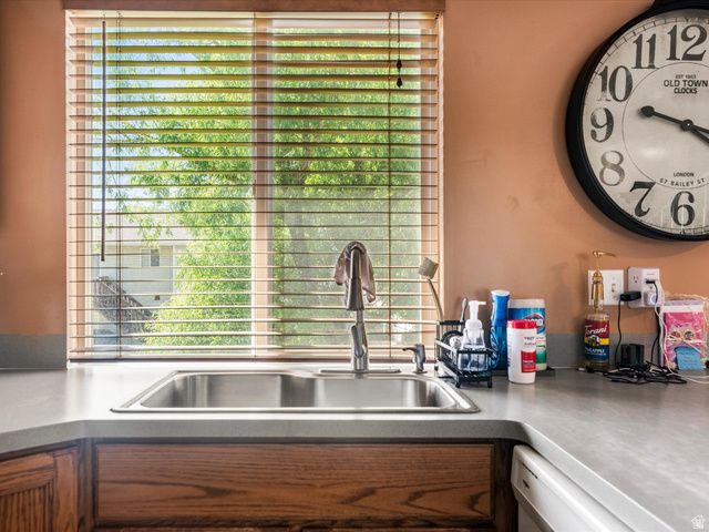 5495 MIDLAND DR, Roy, UT 84067