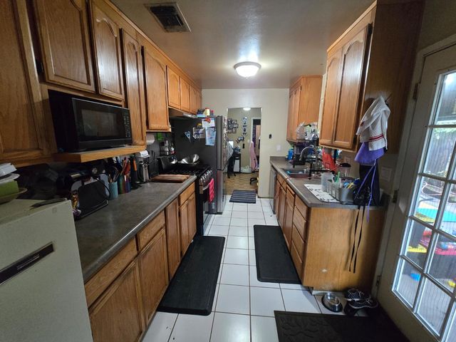 6333 Whitecliff Way, North Highlands, CA 95660