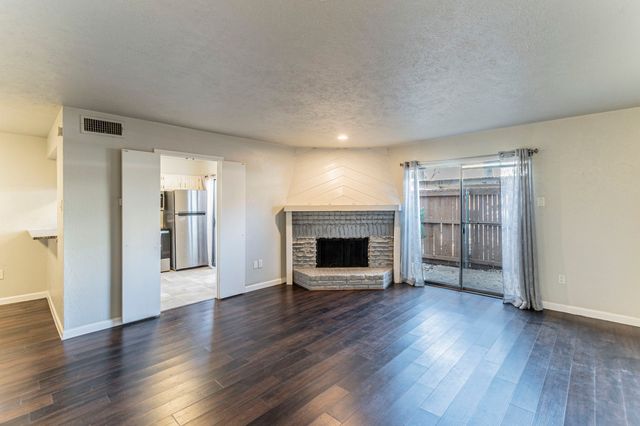 875 Dublin Drive B, Richardson, TX 75080