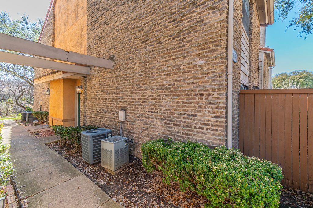 875 Dublin Drive B, Richardson, TX 75080