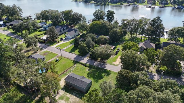 1665 Lake Shore Drive, Manning, SC 29102