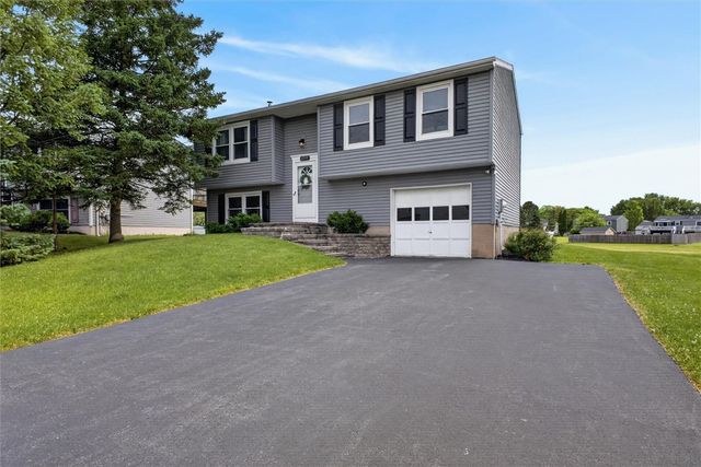 1599 Flaxen Drive, Farmington, NY 14425