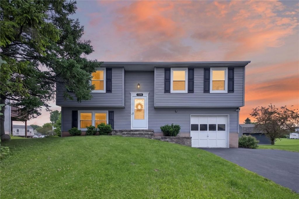 1599 Flaxen Drive, Farmington, NY 14425