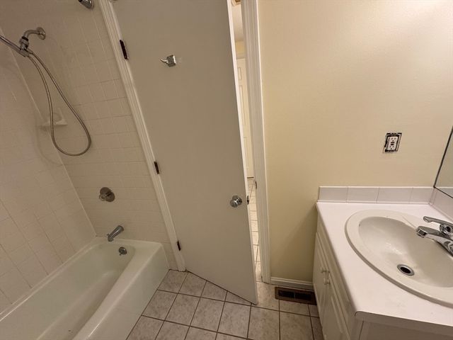 66 Jericho Rd 66, Weston, MA 02493