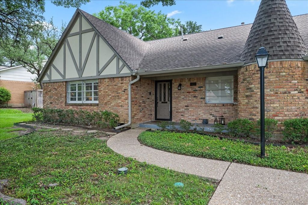 7610 Meadow Oaks Drive, Dallas, TX 75230