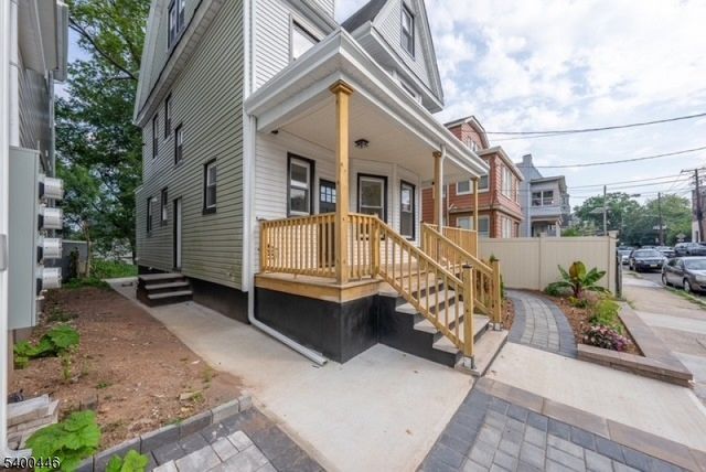 32 Palm St, Newark City, NJ 07106