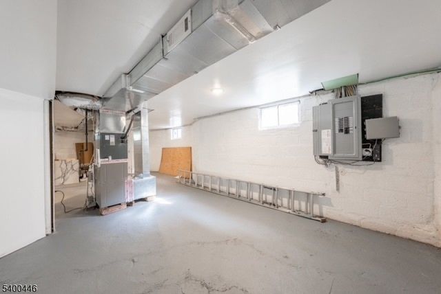 32 Palm St, Newark City, NJ 07106