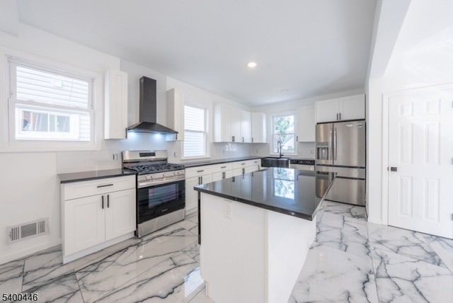 32 Palm St, Newark City, NJ 07106