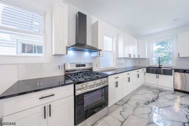 32 Palm St, Newark City, NJ 07106