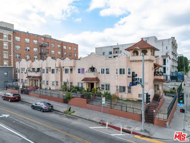 2214 W 8th Street, Los Angeles, CA 90057