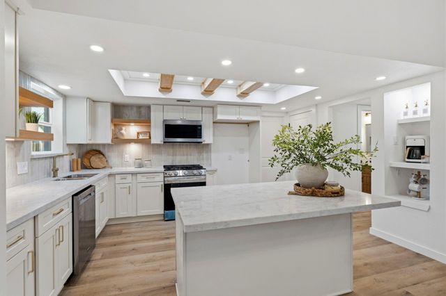 91 April Wind Drive S, Conroe, TX 77356