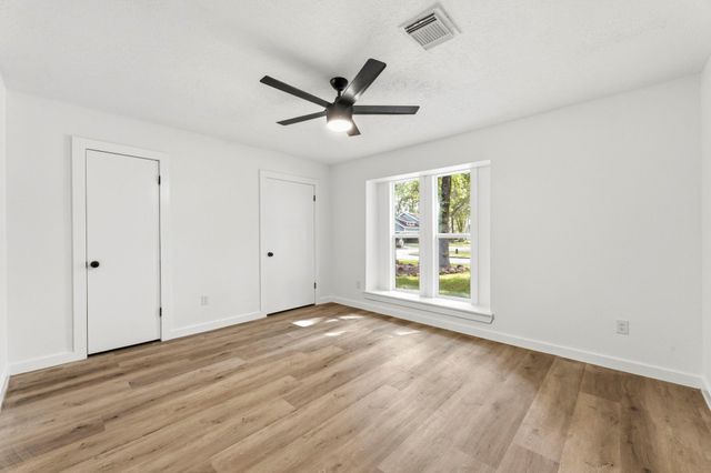 91 April Wind Drive S, Conroe, TX 77356