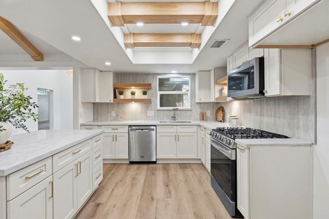 91 April Wind Drive S, Conroe, TX 77356
