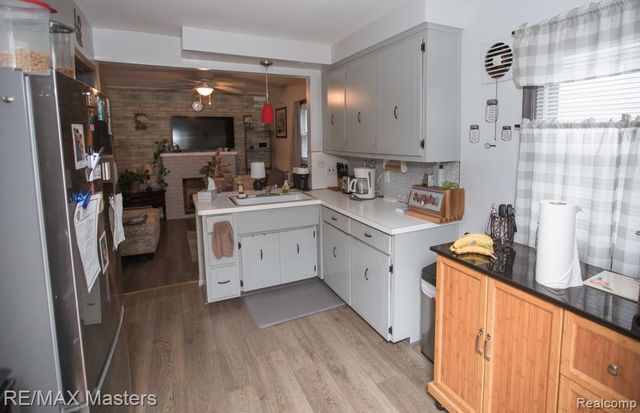 15121 Pennsylvania Avenue, Allen Park, MI 48101