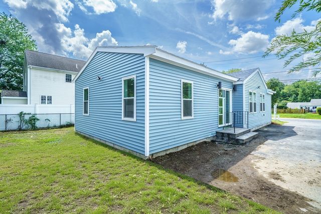 124 Magoun Ave, Brockton, MA 02301