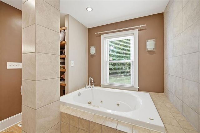 5406 Reidsville Road, Walkertown, NC 27009