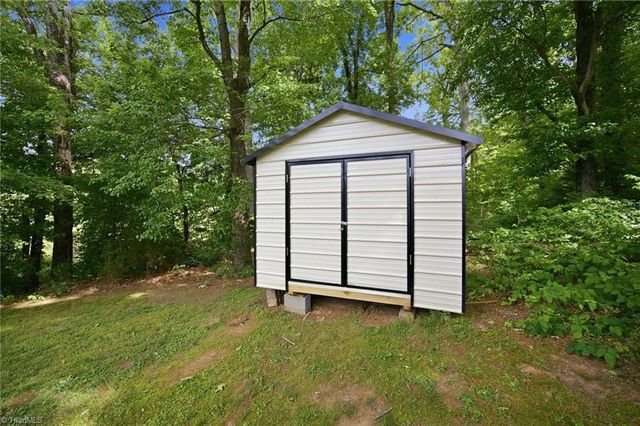 5406 Reidsville Road, Walkertown, NC 27009