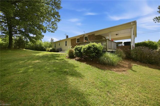 5406 Reidsville Road, Walkertown, NC 27009
