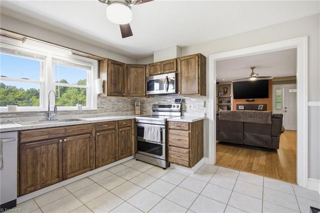 5406 Reidsville Road, Walkertown, NC 27009