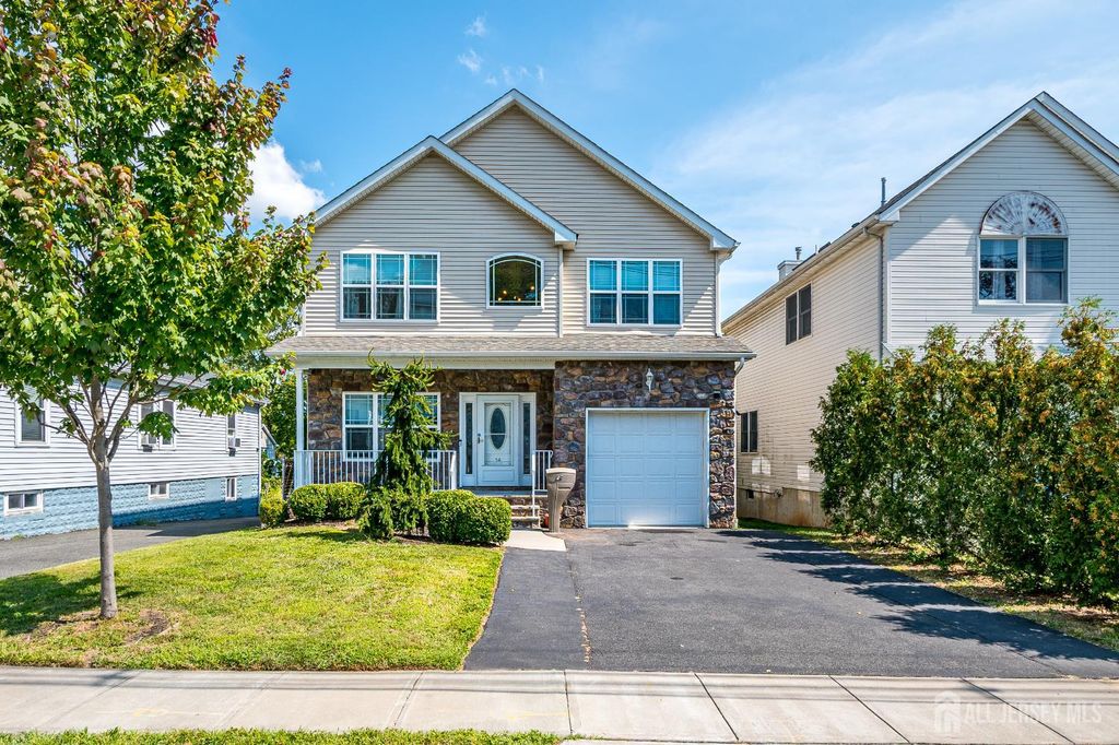54 Hillcrest Avenue, Iselin, NJ 08830