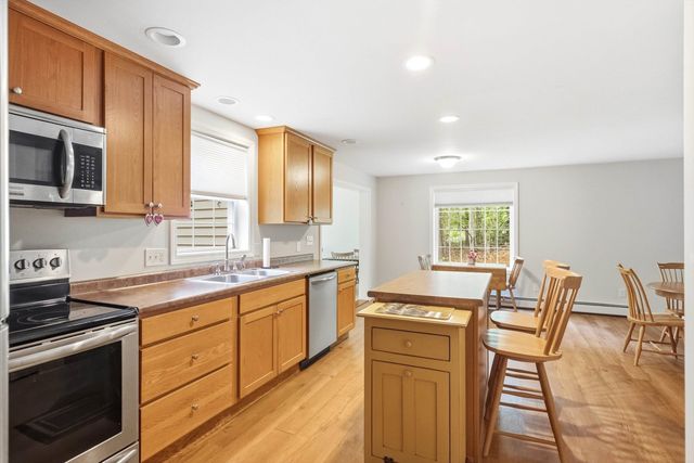 36 Church Street, Deerfield, NH 03037