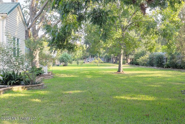 535 E 2nd Street, Pass Christian, MS 39571