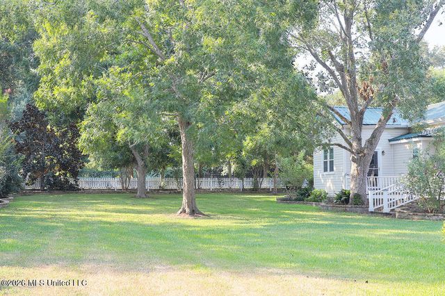 535 E 2nd Street, Pass Christian, MS 39571