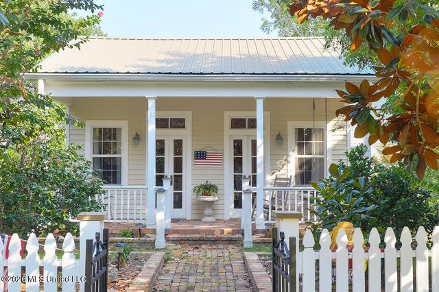 535 E 2nd Street, Pass Christian, MS 39571