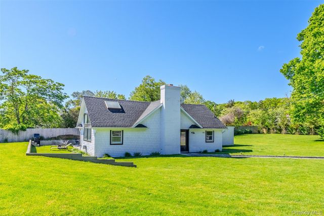 53 Old Neck Road S, Center Moriches, NY 11934