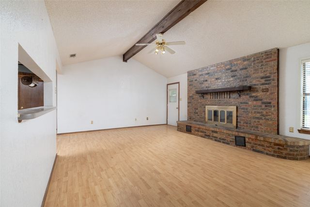211 Oak Court, Springtown, TX 76082