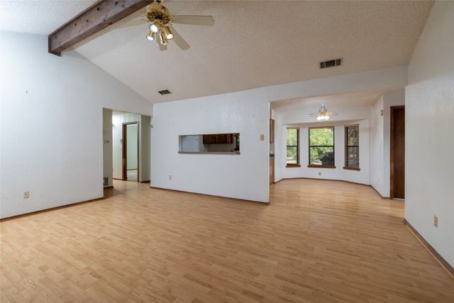 211 Oak Court, Springtown, TX 76082