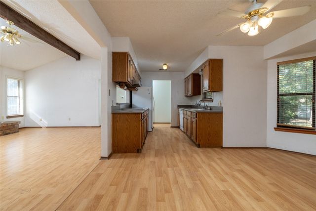 211 Oak Court, Springtown, TX 76082