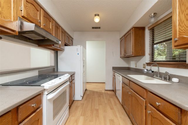 211 Oak Court, Springtown, TX 76082