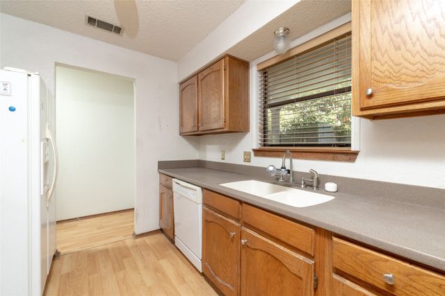 211 Oak Court, Springtown, TX 76082