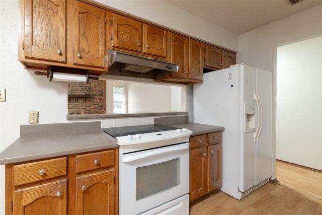 211 Oak Court, Springtown, TX 76082