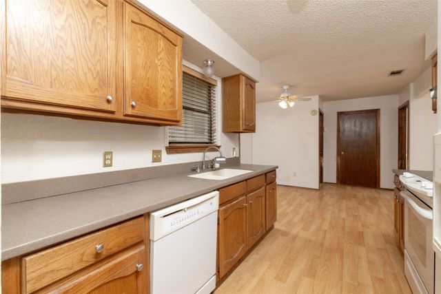 211 Oak Court, Springtown, TX 76082