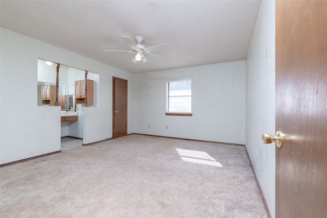 211 Oak Court, Springtown, TX 76082