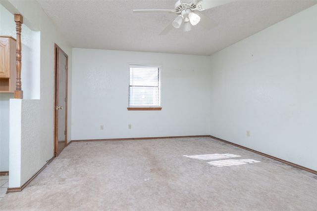 211 Oak Court, Springtown, TX 76082