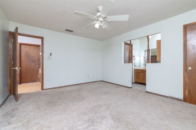 211 Oak Court, Springtown, TX 76082