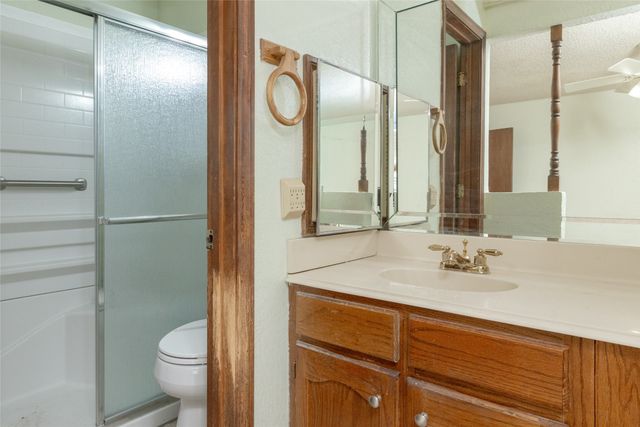 211 Oak Court, Springtown, TX 76082