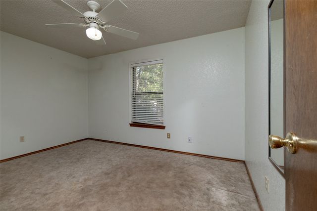 211 Oak Court, Springtown, TX 76082
