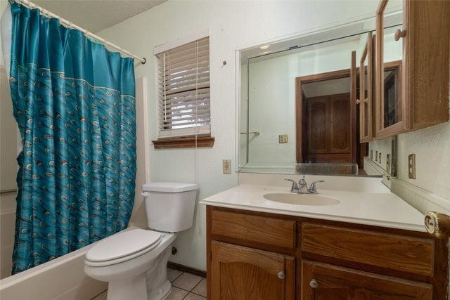 211 Oak Court, Springtown, TX 76082